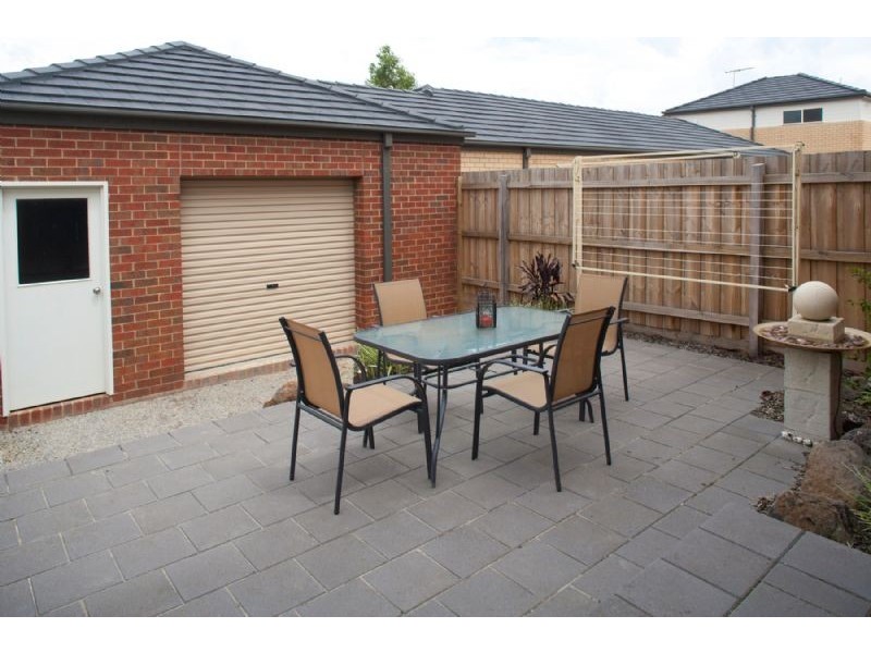 26 MANUSCRIPT DRIVE, Endeavour Hills VIC 3802