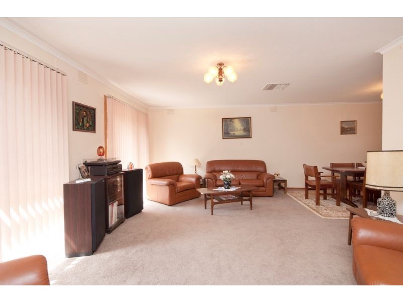 8 NASH COURT, Endeavour Hills VIC 3802