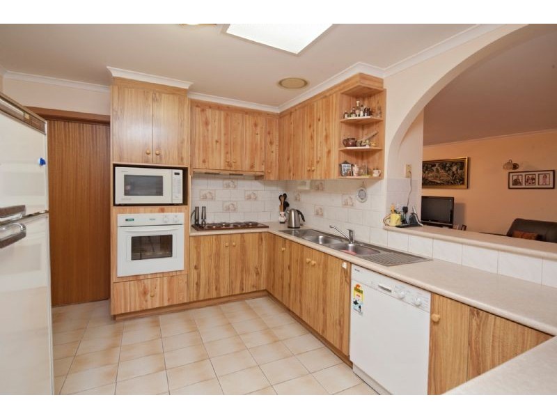 8 NASH COURT, Endeavour Hills VIC 3802