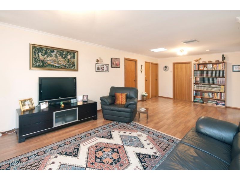 8 NASH COURT, Endeavour Hills VIC 3802