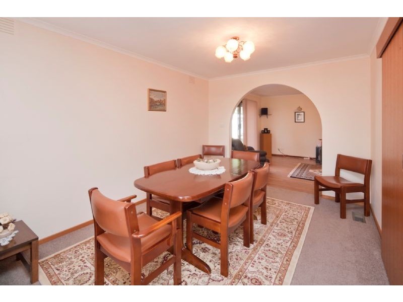 8 NASH COURT, Endeavour Hills VIC 3802