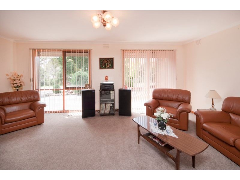 8 NASH COURT, Endeavour Hills VIC 3802