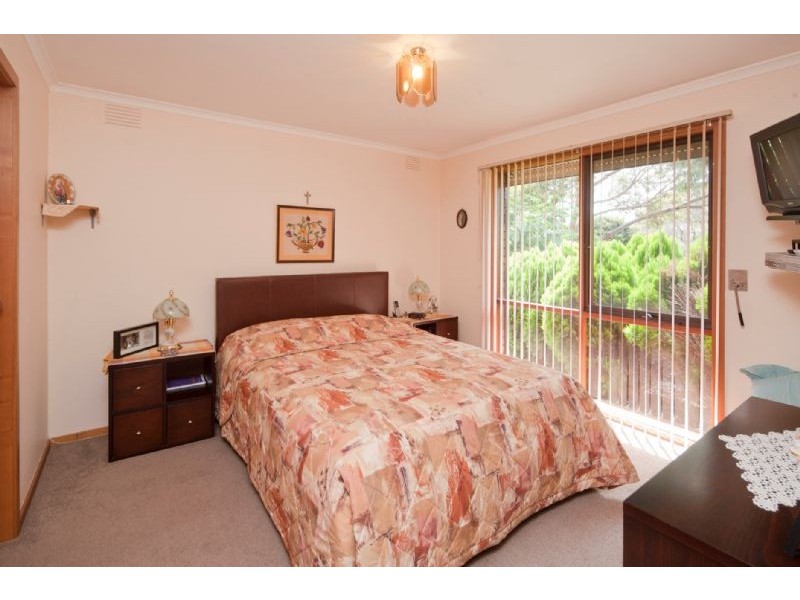 8 NASH COURT, Endeavour Hills VIC 3802