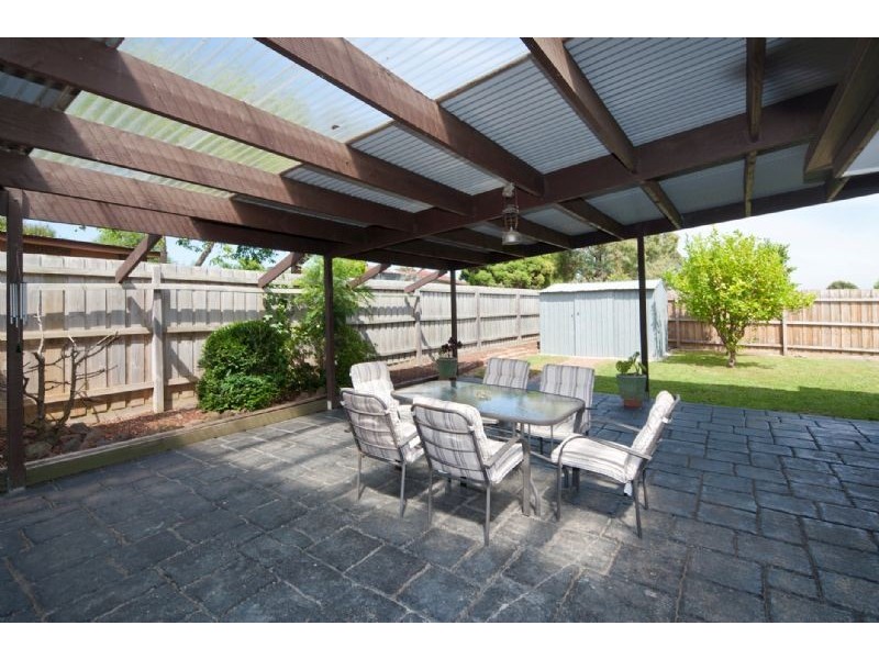 8 NASH COURT, Endeavour Hills VIC 3802