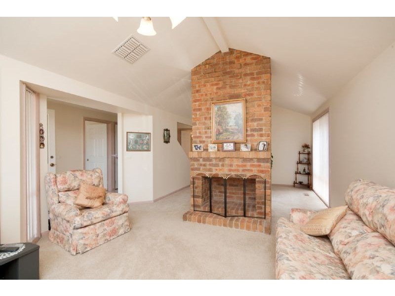 1 ARMISTON COURT, Endeavour Hills VIC 3802