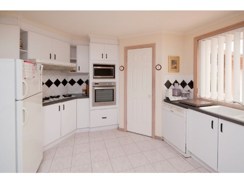 1 ARMISTON COURT, Endeavour Hills VIC 3802