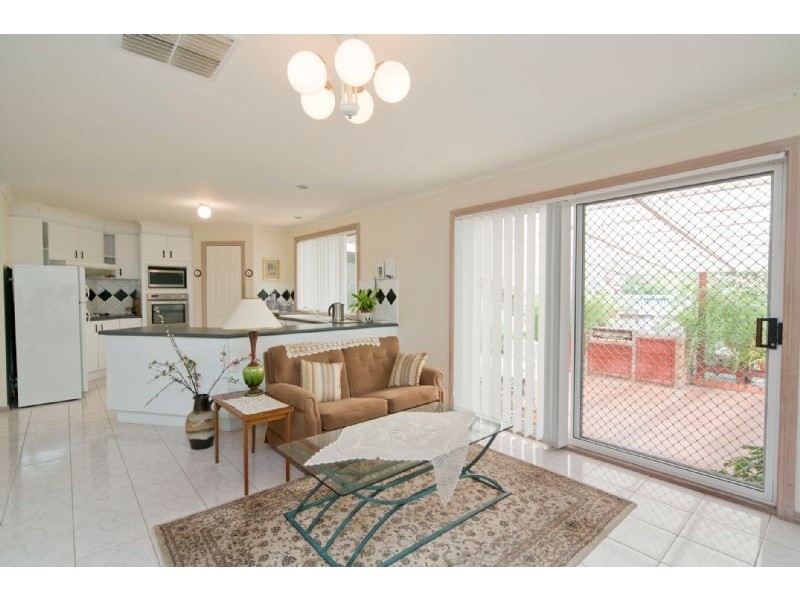 1 ARMISTON COURT, Endeavour Hills VIC 3802