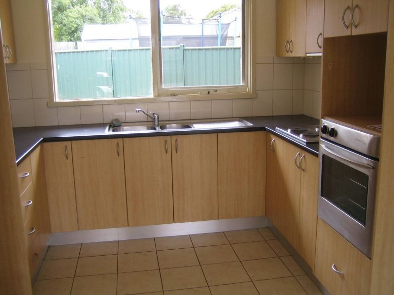 2/16 Jindabyne Avenue, Dandenong North VIC 3175