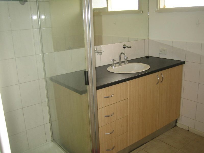 2/16 Jindabyne Avenue, Dandenong North VIC 3175