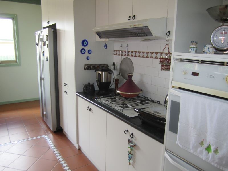 8 Renee Avenue, Endeavour Hills VIC 3802