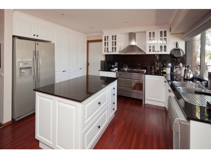 1 GROVE END ROAD, Endeavour Hills VIC 3802