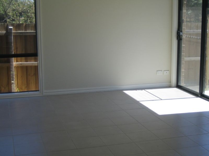 8/130 Kennington Park Drive, Endeavour Hills VIC 3802