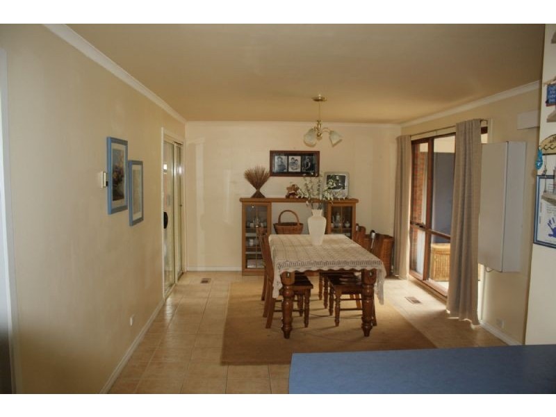 10 SINGLETON DRIVE, Endeavour Hills VIC 3802