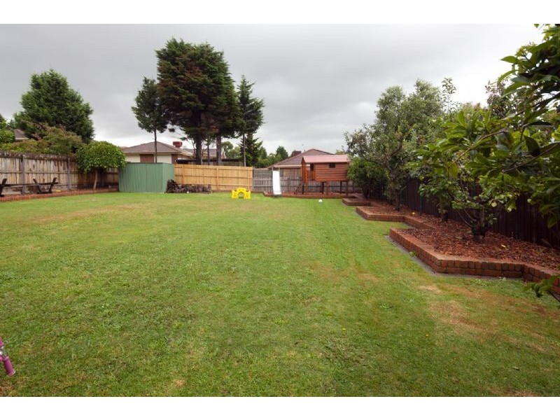 17 TRUSLOVE COURT, Endeavour Hills VIC 3802