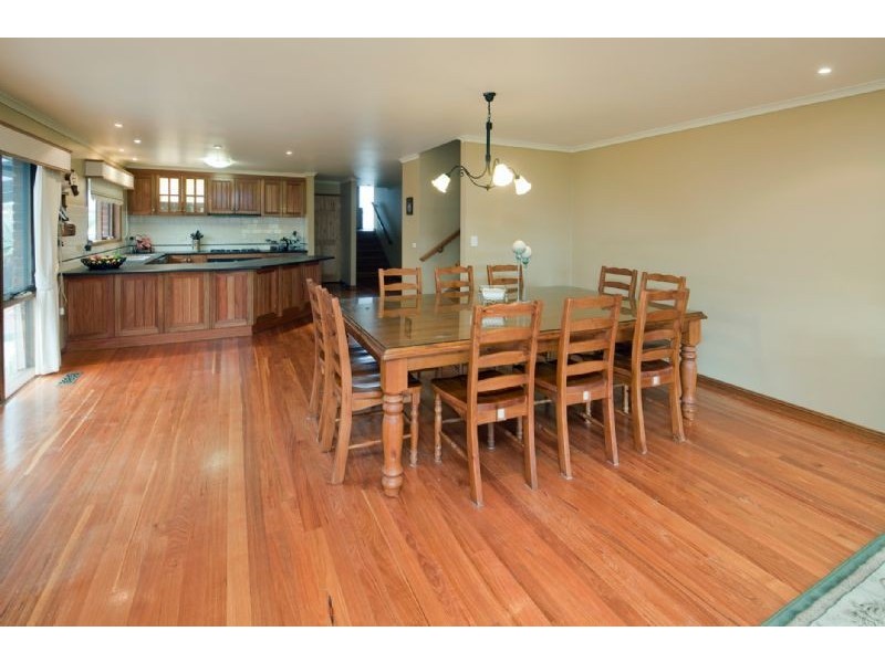 17 TRUSLOVE COURT, Endeavour Hills VIC 3802