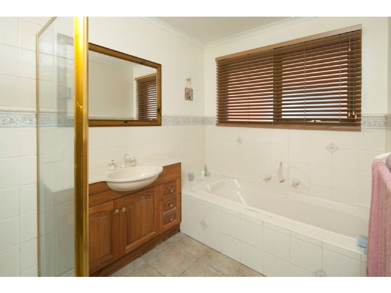 17 TRUSLOVE COURT, Endeavour Hills VIC 3802