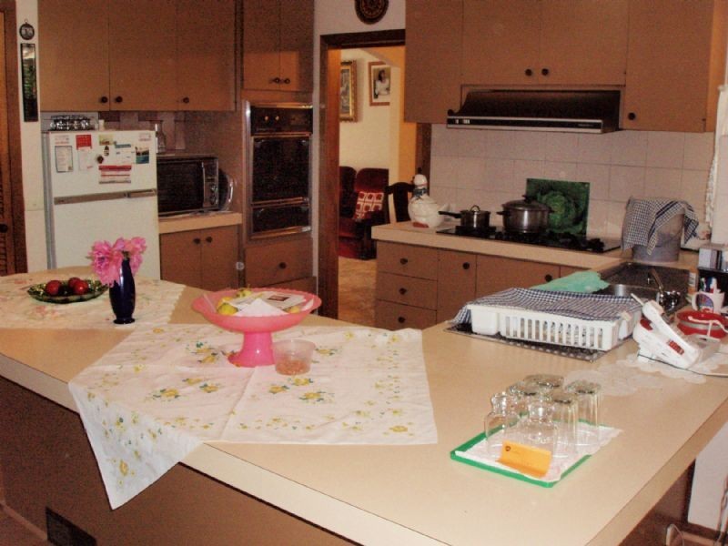 16 DAMPIER COURT, Endeavour Hills VIC 3802