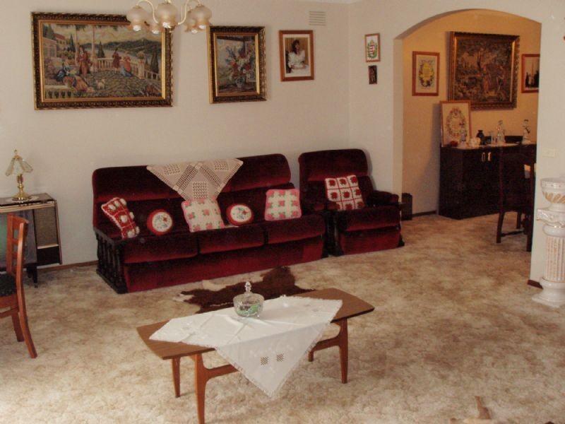 16 DAMPIER COURT, Endeavour Hills VIC 3802