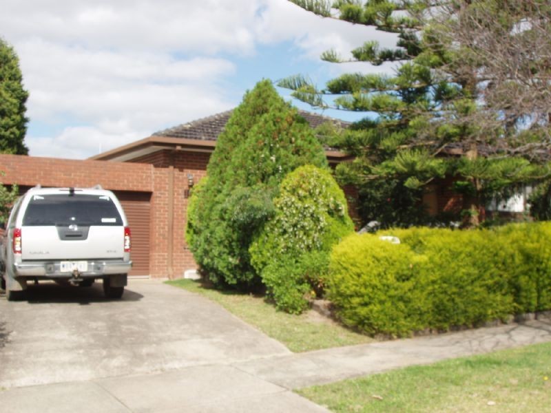 16 DAMPIER COURT, Endeavour Hills VIC 3802