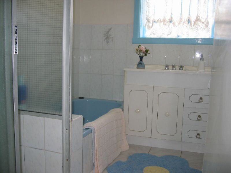 8 Edinborough Street, Hallam VIC 3803