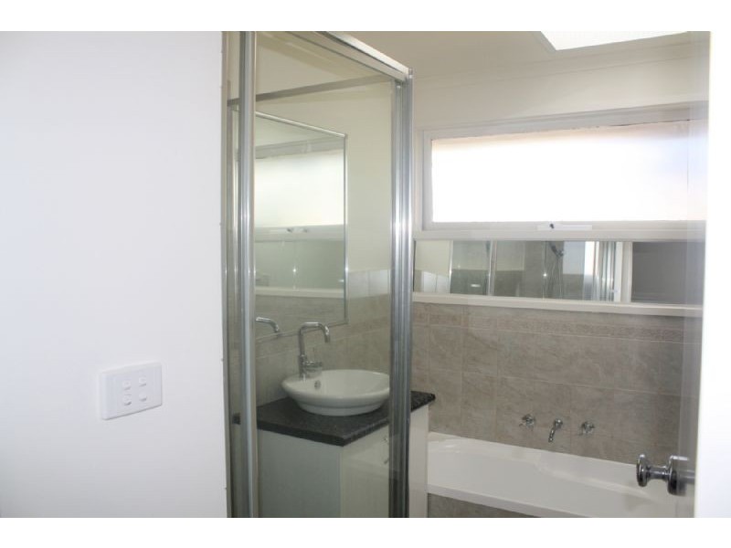 1/5 SNOWY STREET, Dandenong North VIC 3175