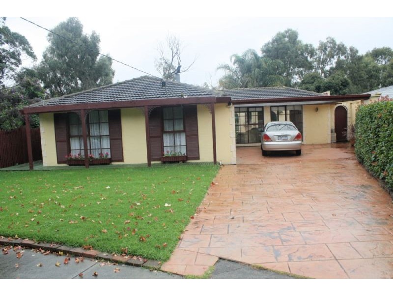 9 BROUGHAM CLOSE, Eumemmerring VIC 3177