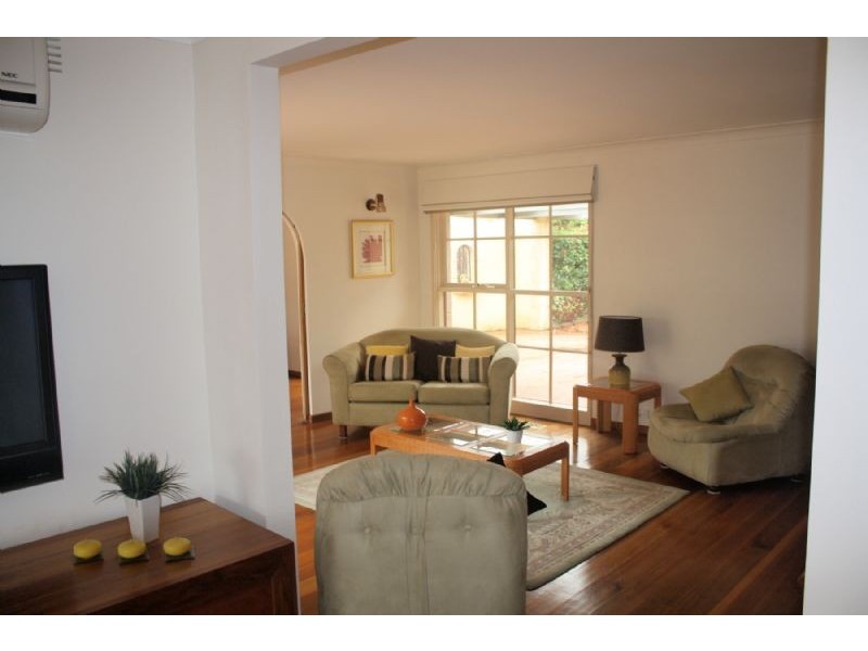 9 BROUGHAM CLOSE, Eumemmerring VIC 3177