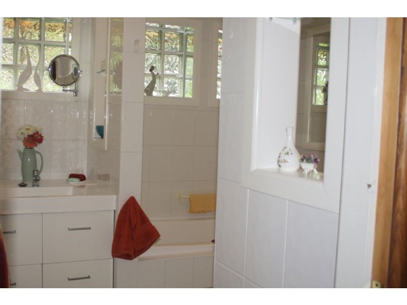 9 BROUGHAM CLOSE, Eumemmerring VIC 3177