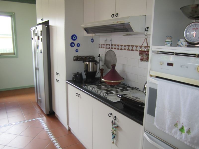 8 RENEE AVENUE, Endeavour Hills VIC 3802