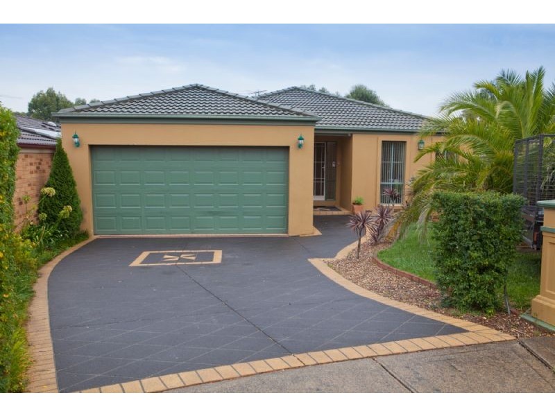 3 STACEY COURT, Endeavour Hills VIC 3802