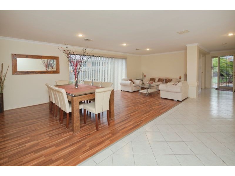 3 STACEY COURT, Endeavour Hills VIC 3802