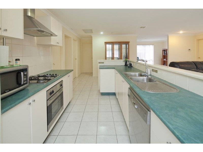 3 STACEY COURT, Endeavour Hills VIC 3802