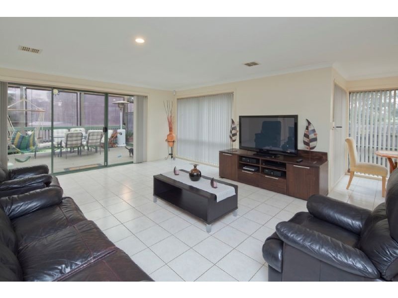 3 STACEY COURT, Endeavour Hills VIC 3802