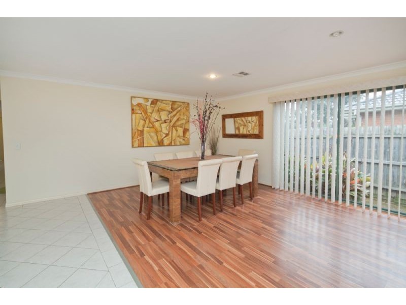 3 STACEY COURT, Endeavour Hills VIC 3802