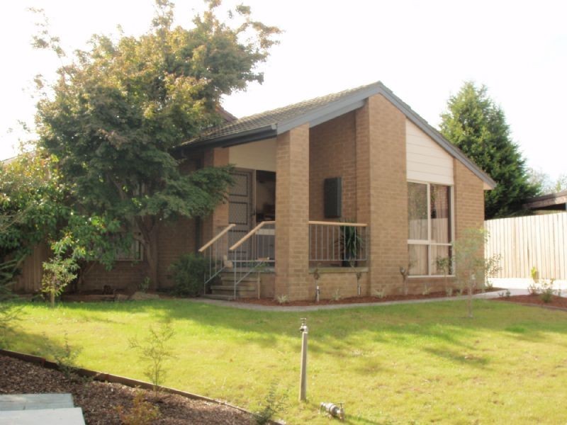 4 DEALBATA AVE, Endeavour Hills VIC 3802