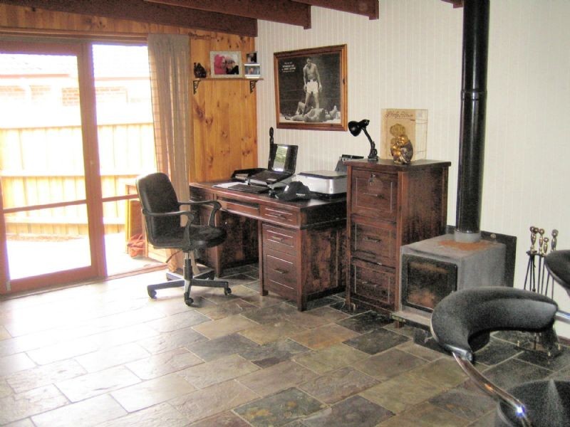 4 DEALBATA AVE, Endeavour Hills VIC 3802