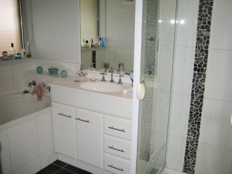 4 DEALBATA AVE, Endeavour Hills VIC 3802