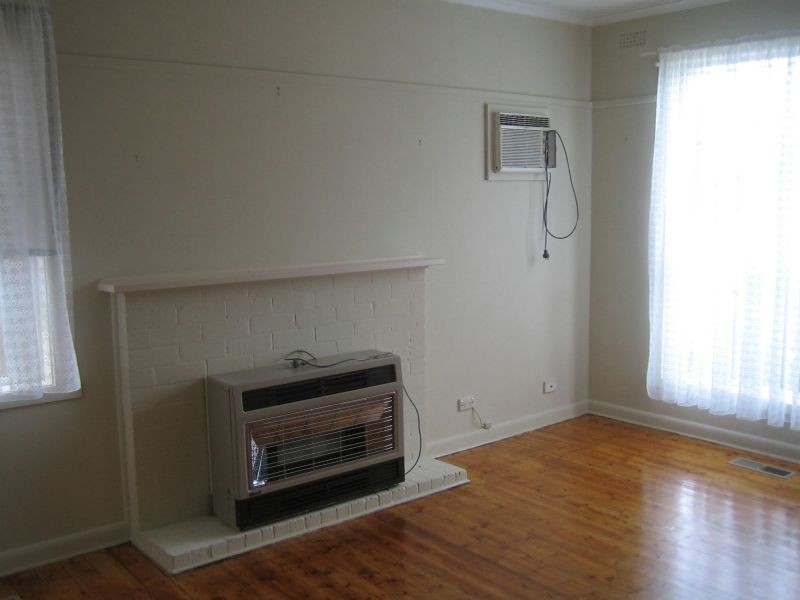 21 DEAKIN CRESCENT, Dandenong North VIC 3175