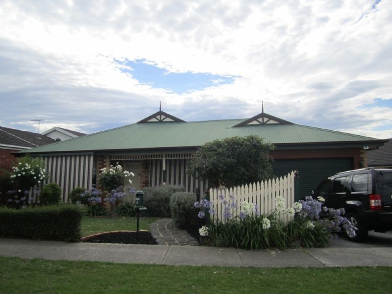 8 RENEE AVE, Endeavour Hills VIC 3802