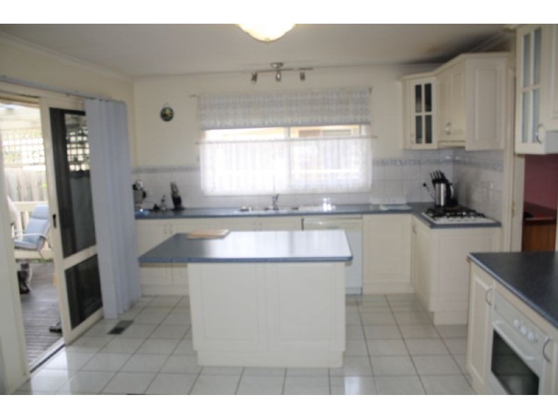 99 JAMES COOK DVE, Endeavour Hills VIC 3802