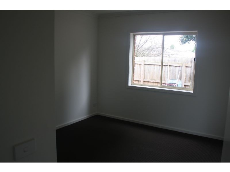 2/8 COOTAMUNDRA ST, Doveton VIC 3177