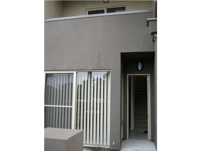 2/4 Hutton Street, Dandenong VIC 3175