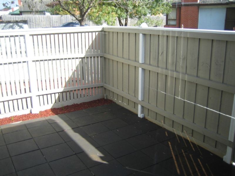 2/1 Moomba Parade, Dandenong VIC 3175