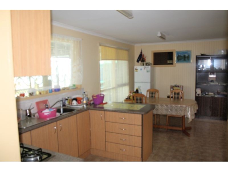 103 DOVETON AVE, Eumemmerring VIC 3177