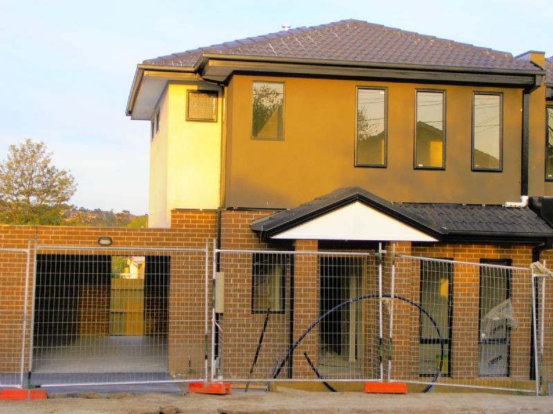 2 CARROLL AVE, Dandenong VIC 3175