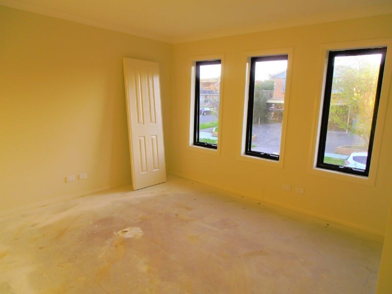 2 CARROLL AVE, Dandenong VIC 3175