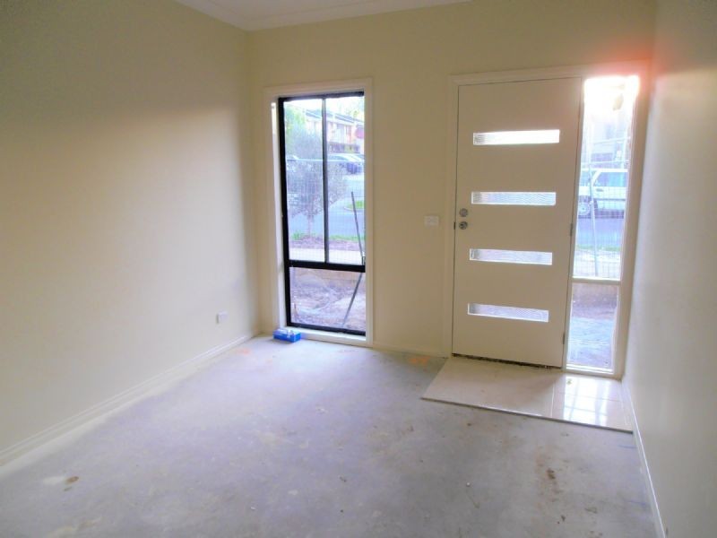 6 CARROLL AVE, Dandenong VIC 3175