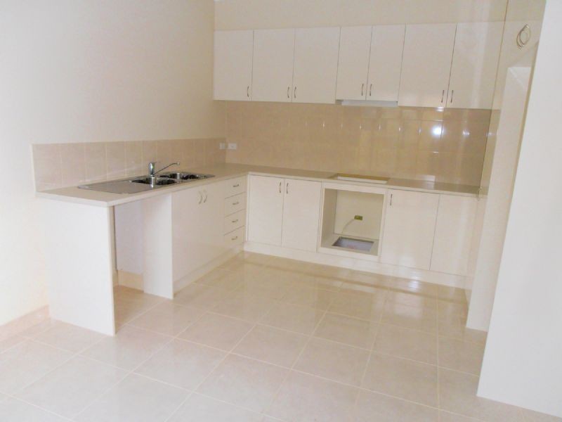 6 CARROLL AVE, Dandenong VIC 3175