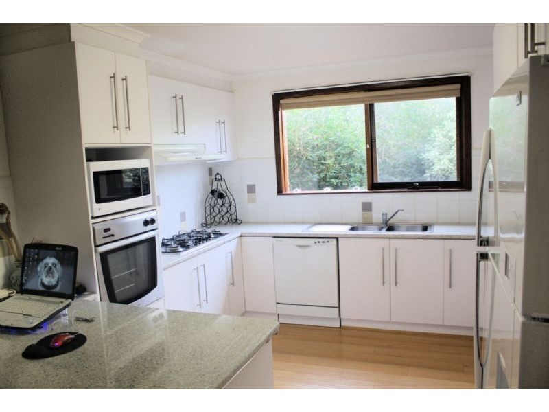 8 SHERIDAN CRT, Endeavour Hills VIC 3802