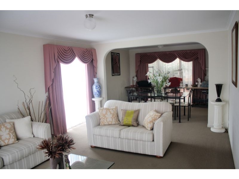 8 SHERIDAN CRT, Endeavour Hills VIC 3802